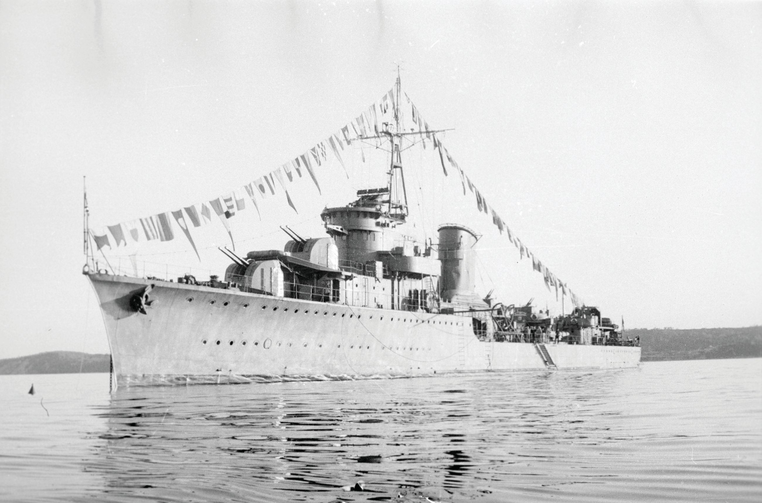 HMCS Haida w Hamilton i ORP „Błyskawica” w Gdyni. Zostały oficjalnie mianowane „okrętami siostrzanymi” w 2006 roku. Stanowią żywy ślad sojuszu polsko-kanadyjskiego i wciąż łączy je formalna więź.