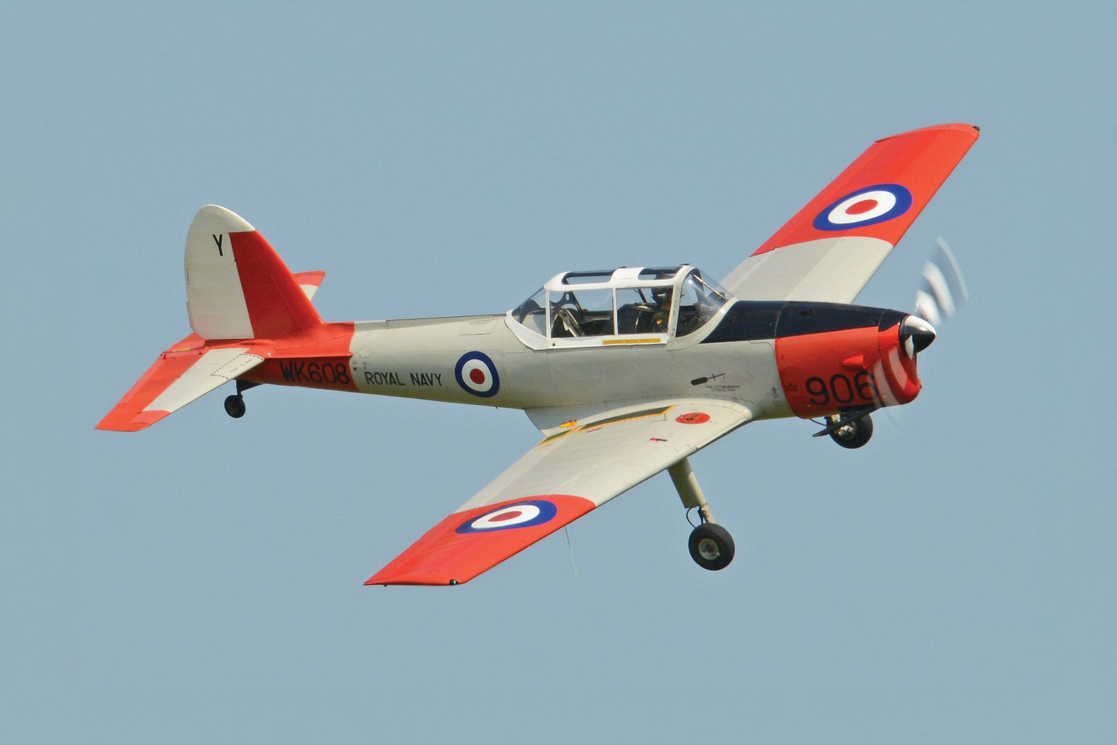 Samolot szkoleniowy Chipmunk, zaprojektowany przez polskiego inżyniera lotnictwa Wsiewołoda Jakimiuka. Jego prototyp powstał zaraz po wojnie w 1946 roku.
